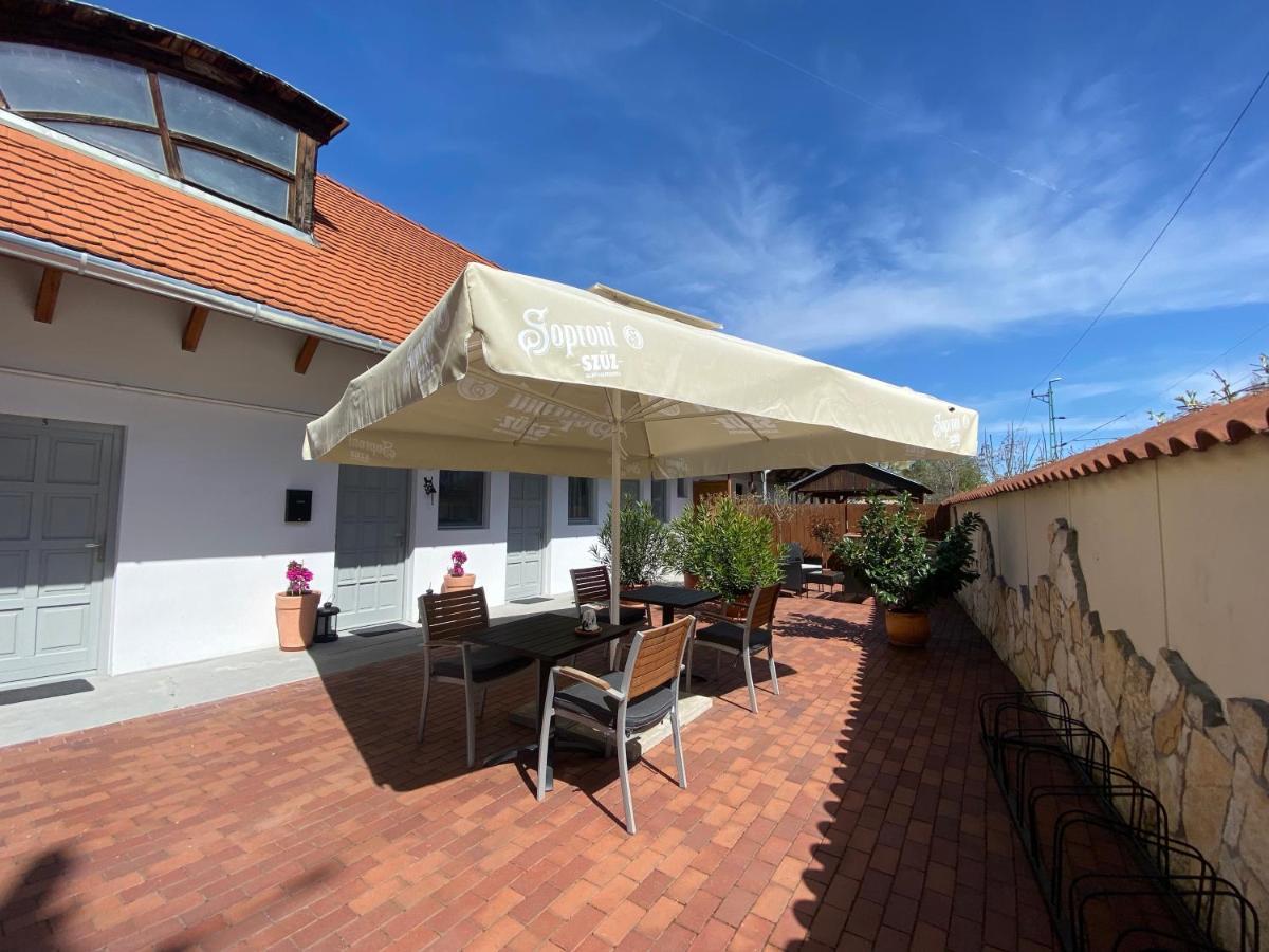 Szkíta Panzió Acomodação com café da manhã Balatonmáriafürdő Exterior foto